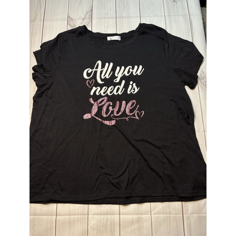 Retrology Women's Black 'All You Need Is Love' Short Sleeve Pink 2XL